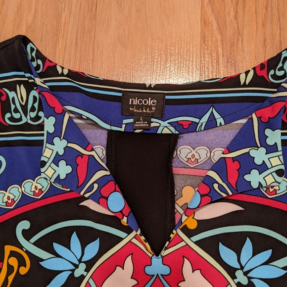 Abstract Fun Print Shift Dress - Picture 4 of 6